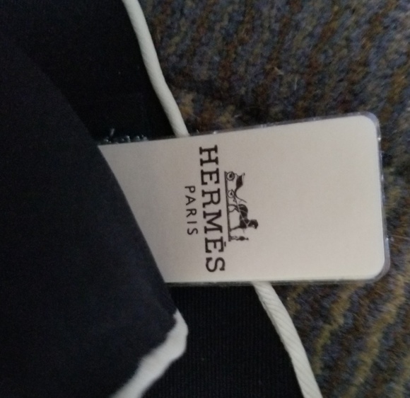 Hermes vintage scarf new with tags - Picture 6 of 6